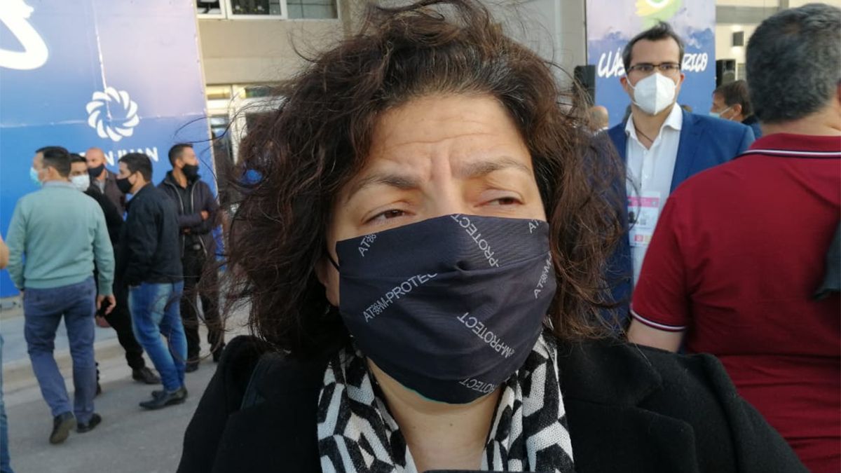Carla Vizzotti, ministra de Salud de la Nación. Se declaró futbolera e hincha de River.