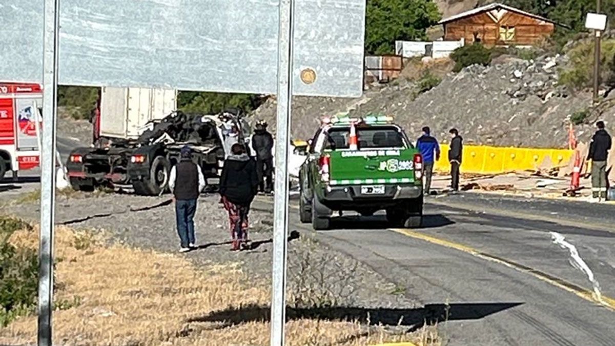 El vuelco del camión ocurrió a 30 kilómetros del Paso Cristo Redentor. El vuelco del camión ocurrió a 30 kilómetros del Paso Cristo Redentor.