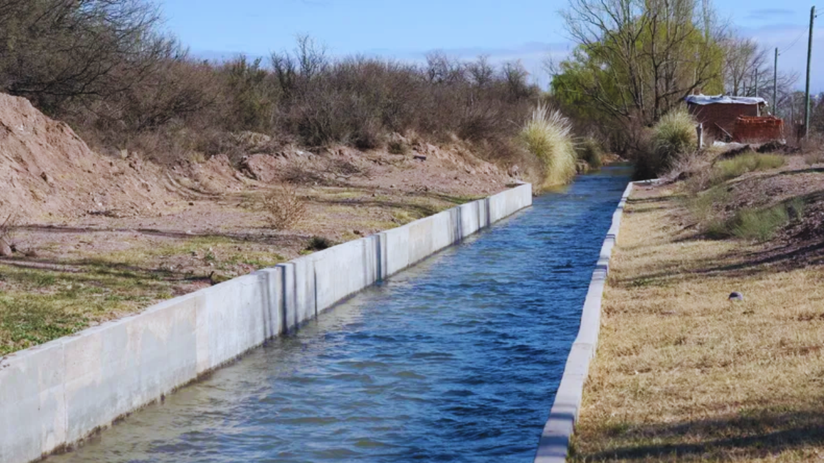 Hay una batería de obras que se realizarán con Fondos del Resarcimiento, una de ellas es el canal Calise en el Valle de Uco. Hay una batería de obras que se realizarán con Fondos del Resarcimiento, una de ellas es el canal Calise en el Valle de Uco.