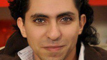 Diez años de prisión y mil latigazos para un bloguero saudí