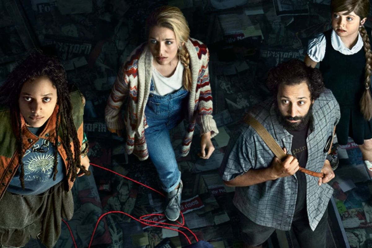 La serie de 6 episodios que cuenta una delirante teoría conspirativa y es adictiva. Imagen de Amazon Prime Video.