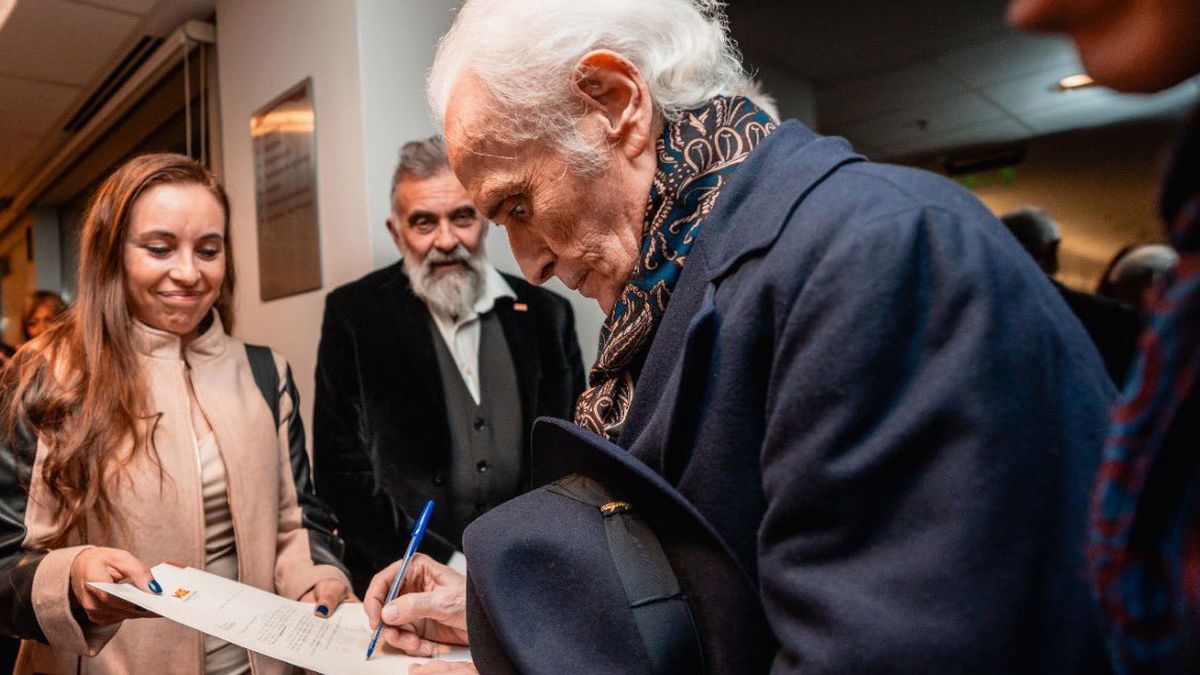 El cantante José Carreras colaborará con los pacientes con leucemia del Hospital Español. El cantante José Carreras colaborará con los pacientes con leucemia del Hospital Español.