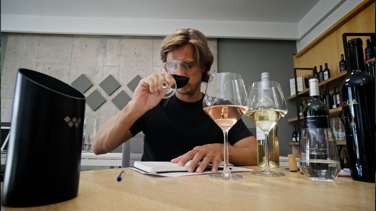 Evangelista, el fundador de CrowdFarming.Wine, observa que el mercado del vino est&aacute; atravesando un cambio profundo.