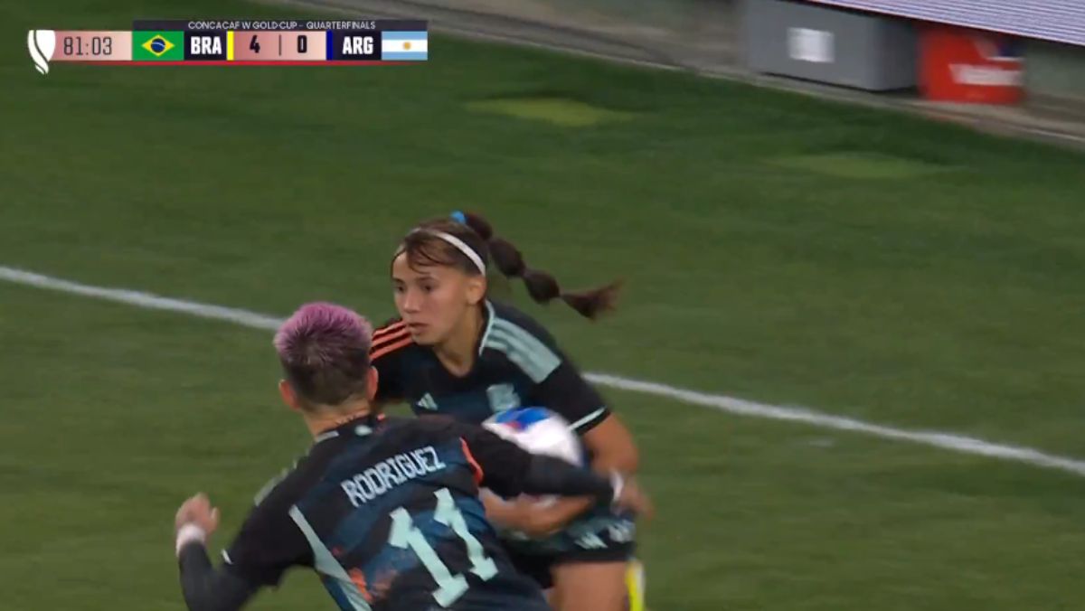 Celeste Dos Santos anotó el descuento para la Selección argentina femenina frente a Brasil. Celeste Dos Santos anotó el descuento para la Selección argentina femenina frente a Brasil.