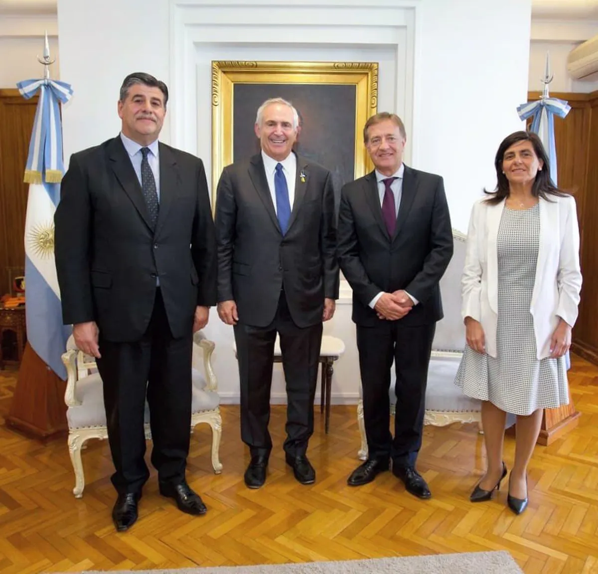 El embajador Marc Stanley durante su encuentro con el gobernador Rodolfo Suarez, el vicegobernador Mario Abed y la senadora nacional Mariana Juri.