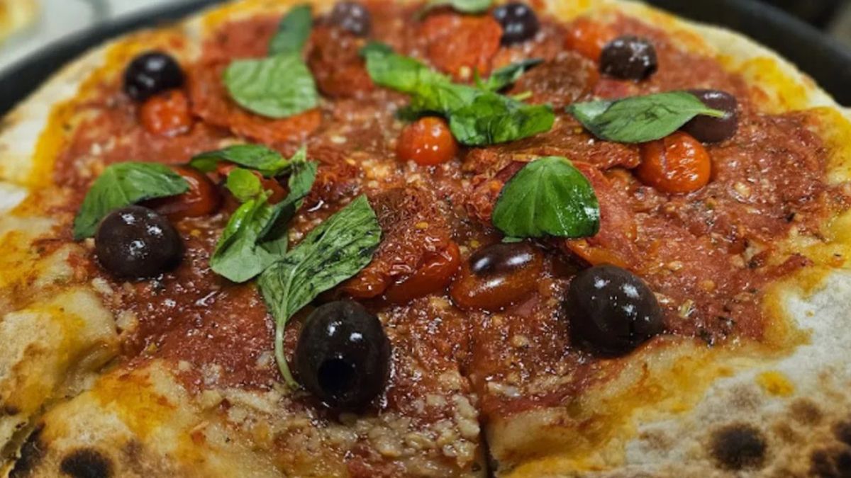 Un histórico bodegón de barrio: el bar que atrapa por sus pizzas y por ser pet friendly