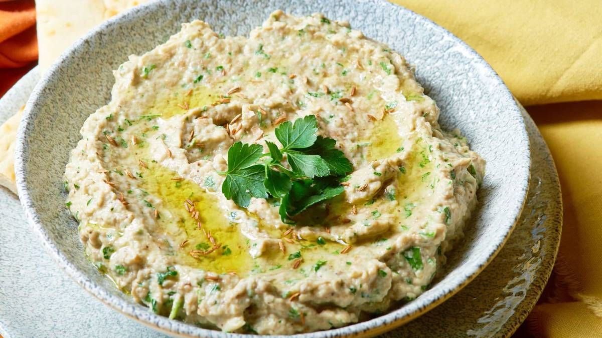 Recetas: hummus de berenjena ahumada. Foto: gentileza lostinfood.
