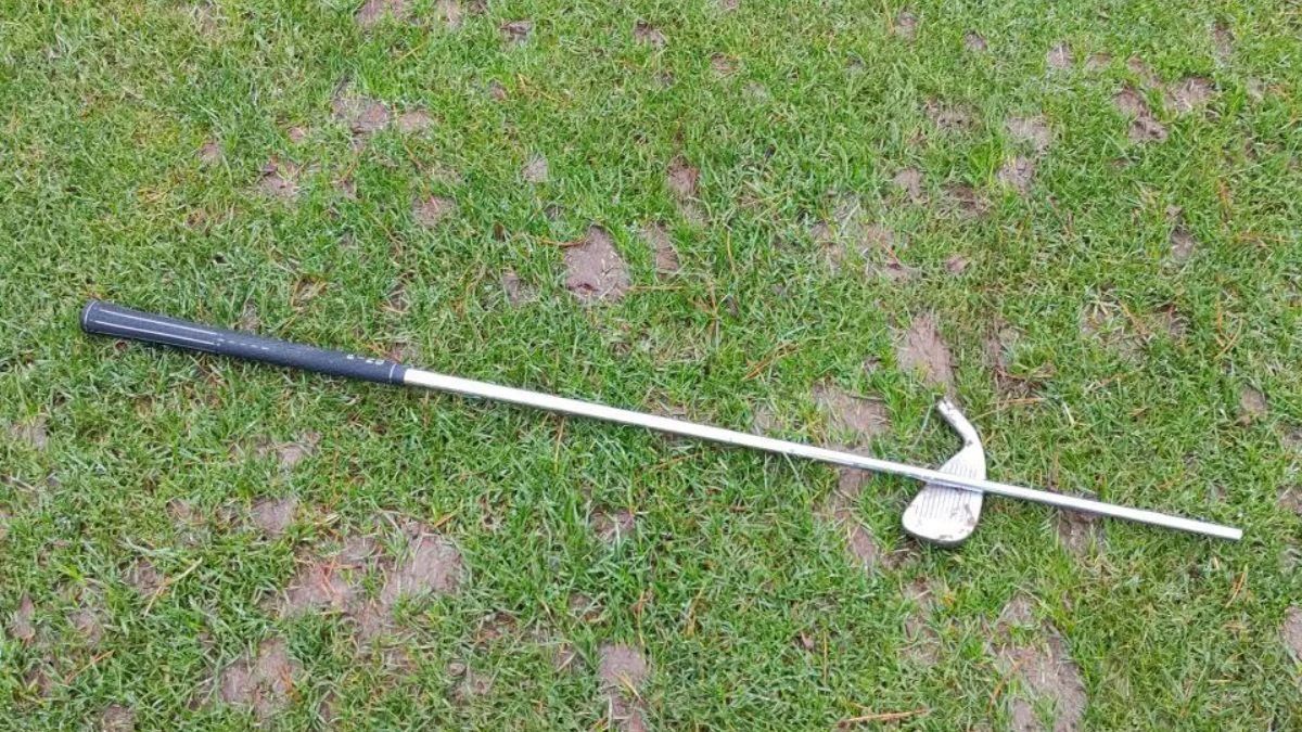 Un palo de golf decretó la muerte del adolescente.