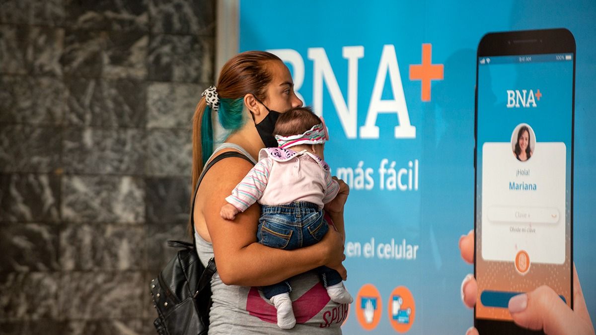 Las mujeres que perciben la Asignación Universal por Embarazo (AUE) con documento concluido en 5 podrán acceder a la prestación.