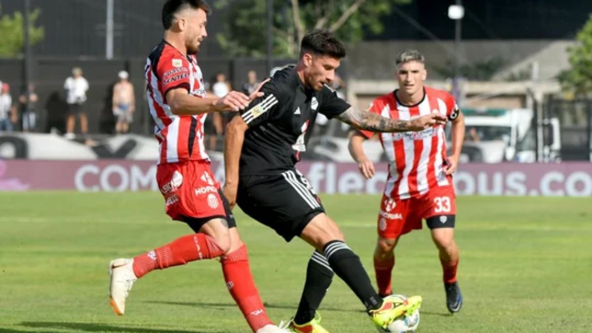 Deportivo Riestra y Barracas Central, los más polémivcos de la Liga Profesional se cruzan en octavos de final del Torneo Clausura.