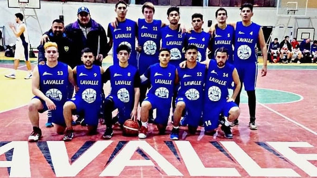 Con el 11. Allí está Uriel en el equipo de la Municipalidad de Lavalle.