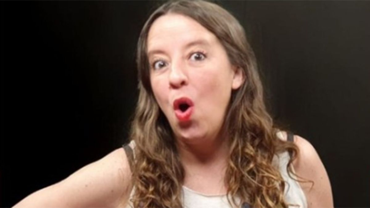 Alejandra Rocamora presenta su show unipersonal en Ciudad.