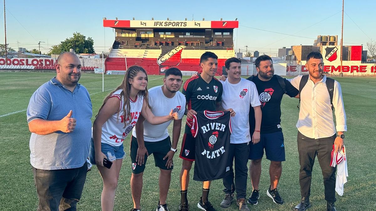 Desde la filial de River del Valle de Uco le llevaron una camiseta a Enzo Desde la filial de River del Valle de Uco le llevaron una camiseta a Enzo