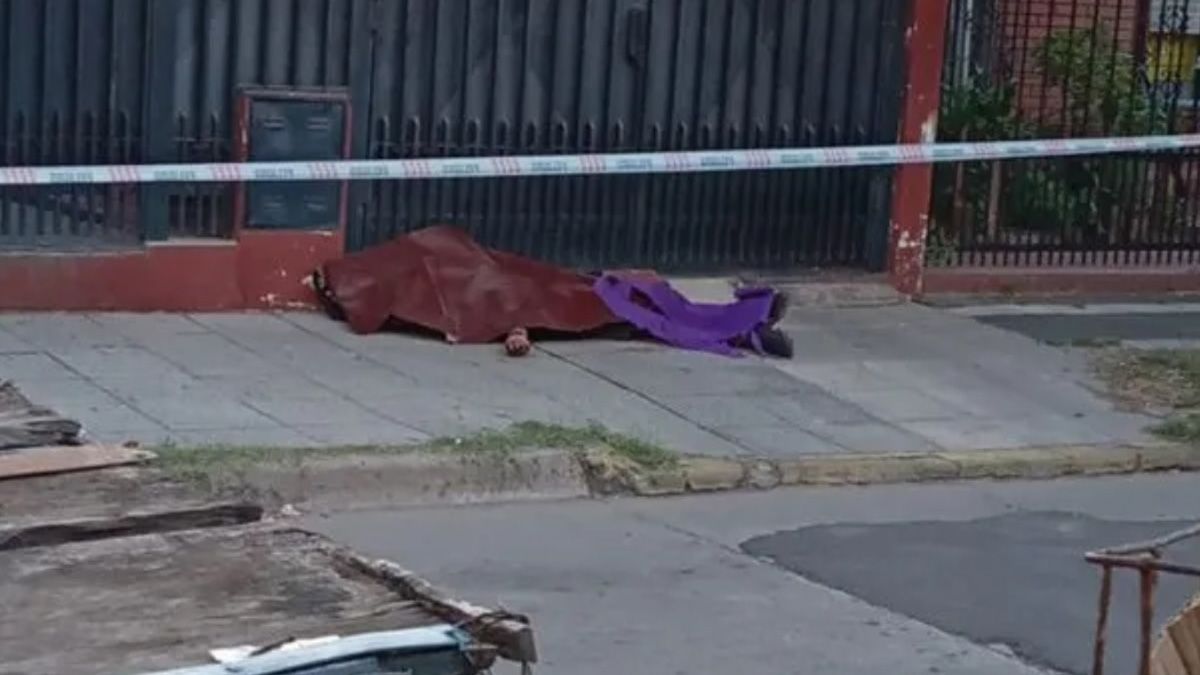El delincuente que fue gravemente herido tras intentar robar en Lanús, intentó huir del lugar pero cayó a los pocos metros