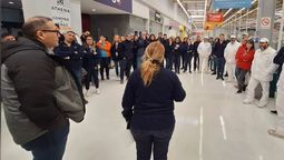 Asamblea de trabajadores en una firma de Buenos Aires.