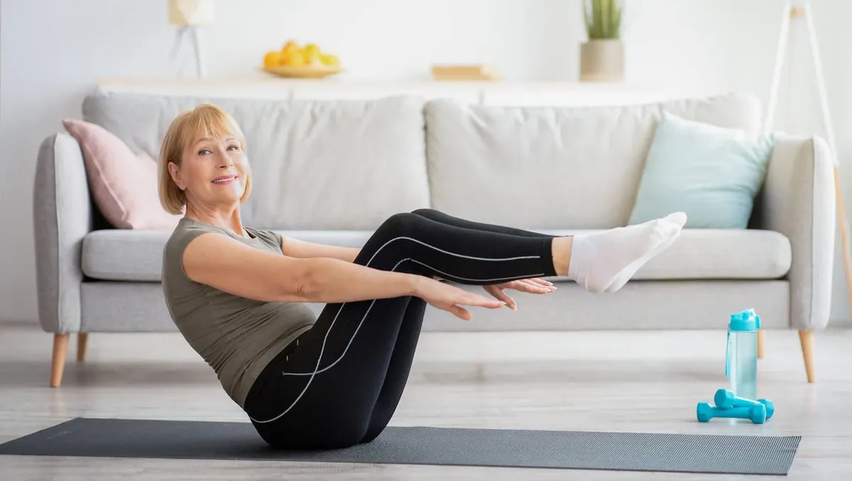 Cualquiera puede realizar esta rutina de ejercicio. Cualquiera puede realizar esta rutina de ejercicio.