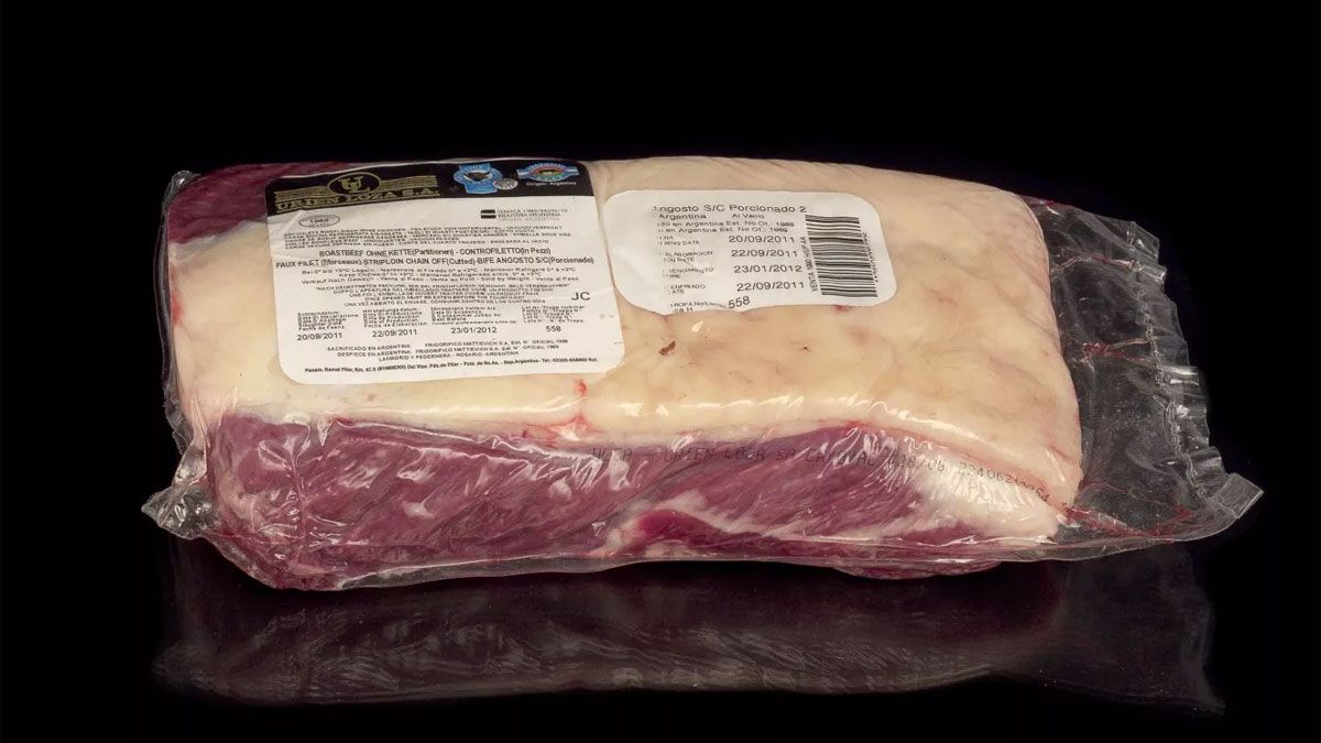 La carne envasada al vacío para el asado, no es tan consumida como la tradicional que se compra en todas las carnicerías.