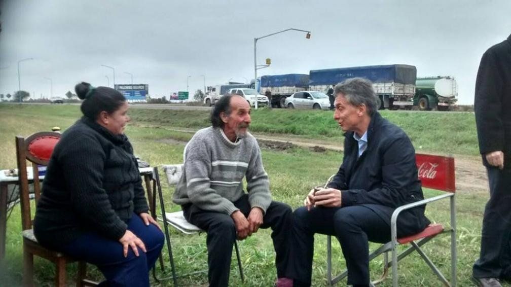 Primero lo golpearon por saludar a Macri y ahora le destrozaron su puesto de comida