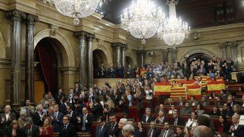 El Parlamento catalán aprobó iniciar el proceso de ruptura de Cataluña con España