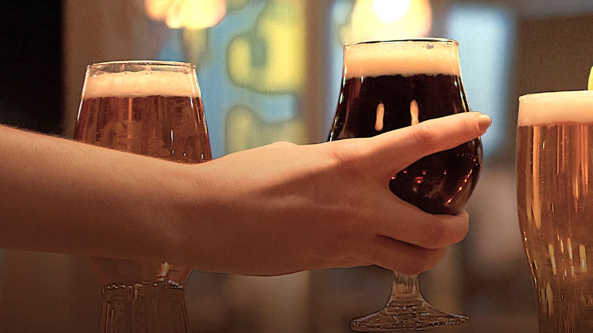 La producción de cerveza artesanal es una actividad económica de Mendoza que está en permanente crecimiento.