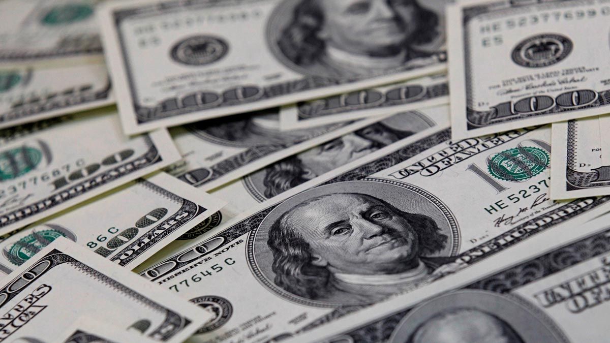 Una suba de 4 pesos registró el dólar blue en el inicio de la semana.
