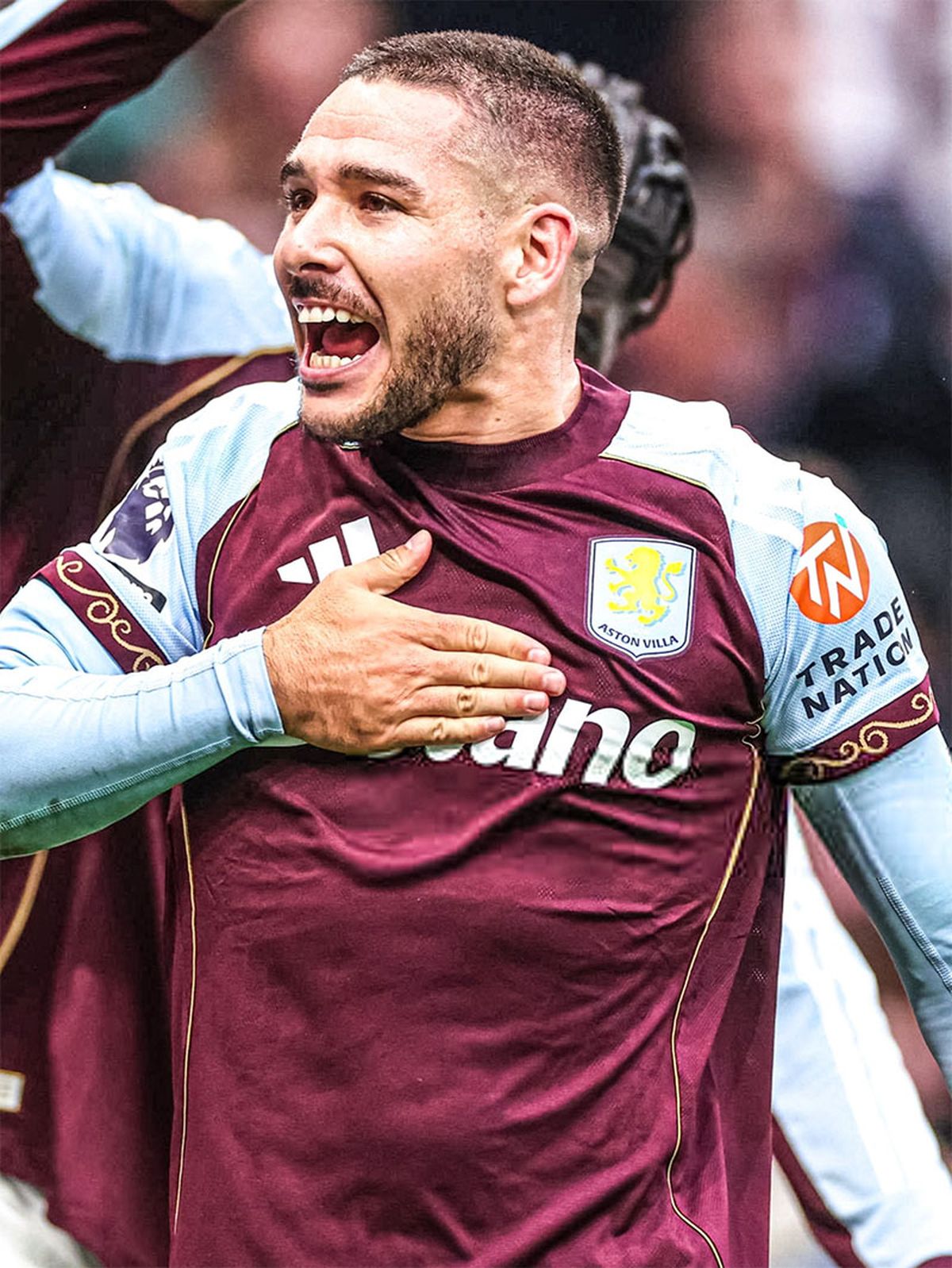 Buend&iacute;a anduvo bien en el Aston Villa.