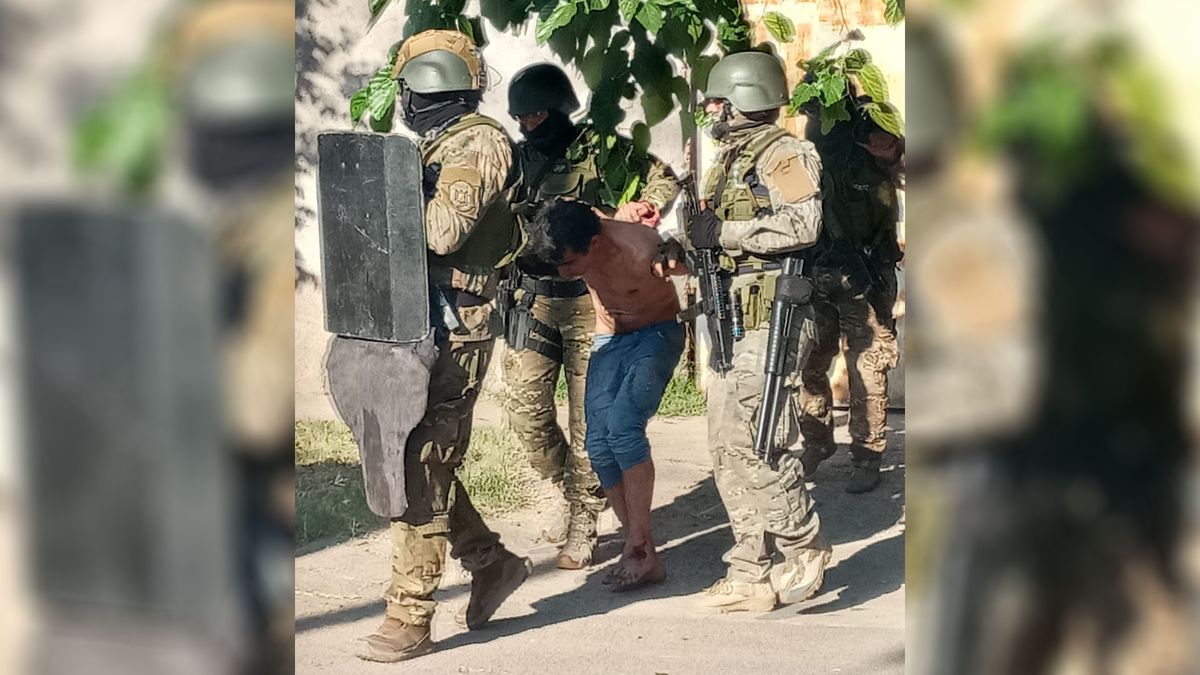 El atrincherado tenía una herida en uno de sus pies luego de una pelea con su ex pareja en su casa de Las Heras. Foto: Ministerio de Seguridad