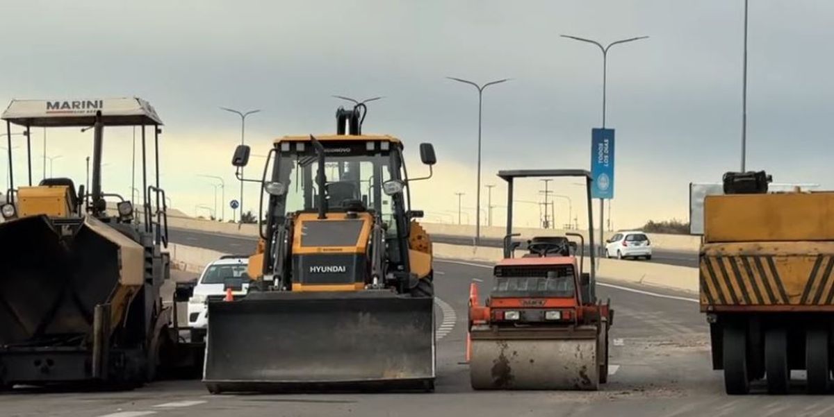 Máquinas de Vialidad trabajando en el Corredor del Oeste.