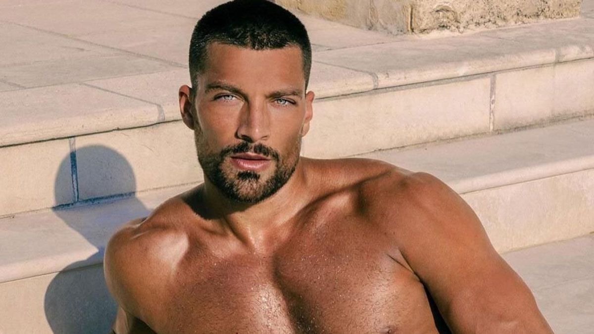 El actor Simone Susinna interpreta a Max en la película de Netflix.