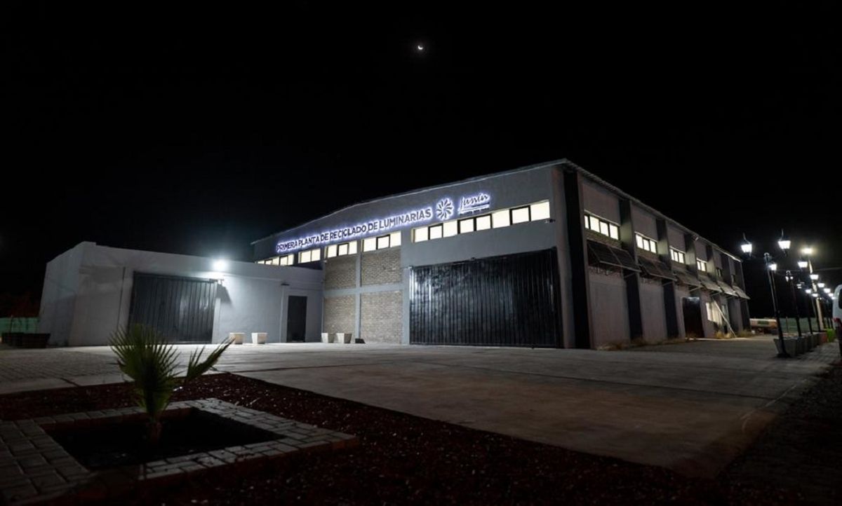 Mendoza tiene la primera planta de reciclado de luminarias del país en Junín Punto Limpio. Mendoza tiene la primera planta de reciclado de luminarias del país en Junín Punto Limpio.