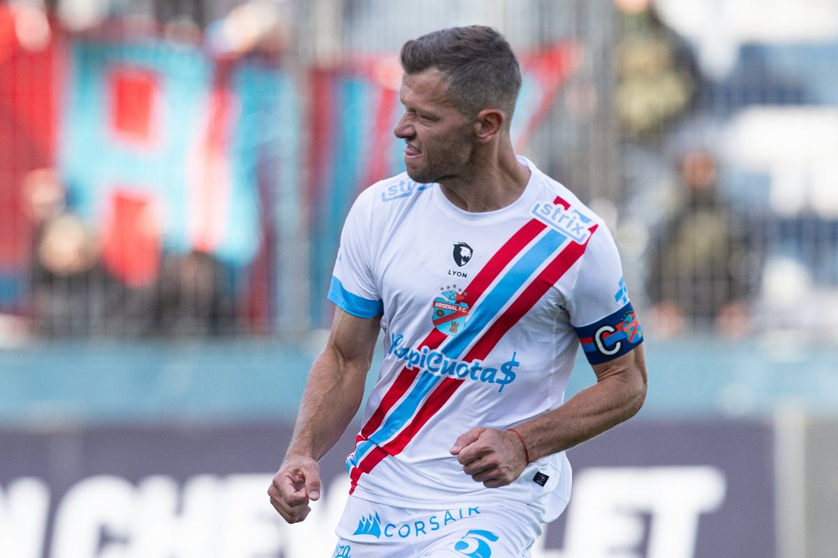 Arsenal pasó de ronda con el gol de Nicolás Domingo.