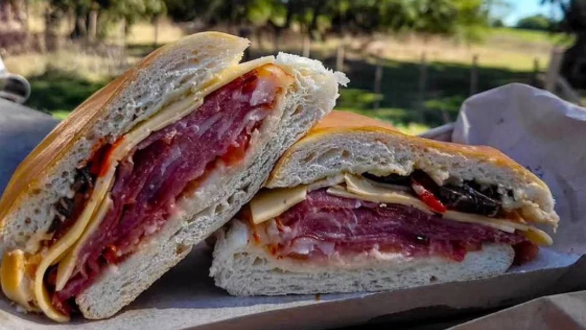 Un puestito familiar de comida al paso hace los mejores sándwiches de la Ruta 2. Dónde queda?