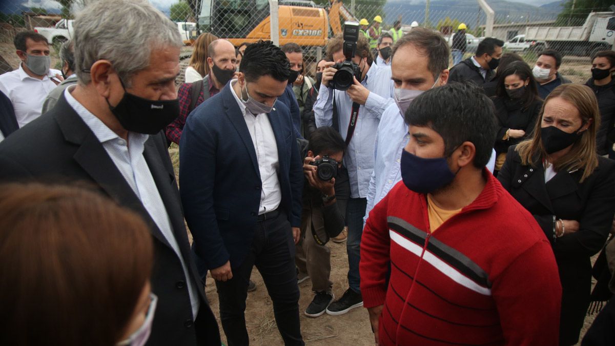 El ministro de Desarrollo Territorial y Hábitat de la Nación, Jorge Ferraresi, visitó la prueba piloto de viviendas sustentables en el barrio Olivares, de Ciudad.