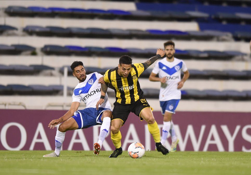 Vélez y Peñarol definen el próximo miércoles quien sigue en la Sudamericana.