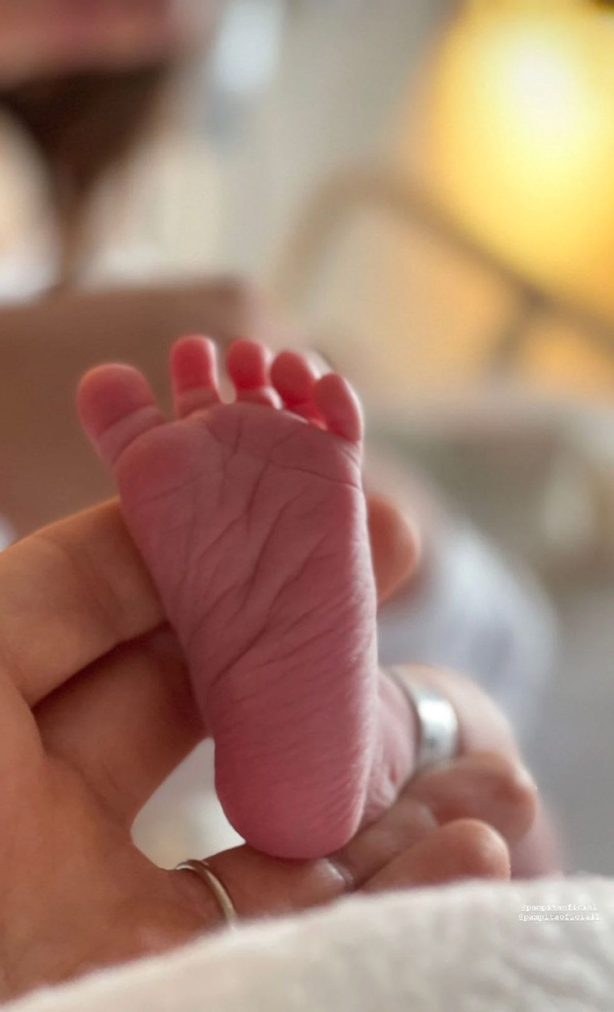 Roberto Garc&iacute;a Morit&aacute;n, pap&aacute; de Ana, poste&oacute; una foto del piecito de la beb&eacute; apenas naci&oacute;
