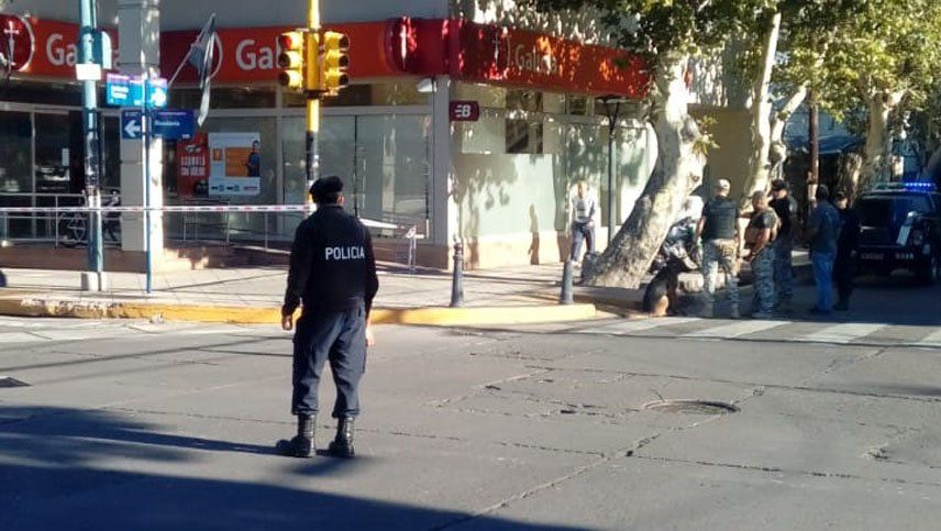 Evacuaron un banco en Godoy Cruz por una amenaza de bomba
