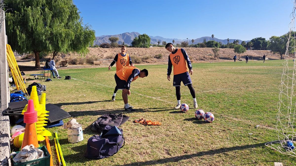 La Lepra se entrenó este lunes en Dalvian, pensando en el duelo ante Aldosivi.