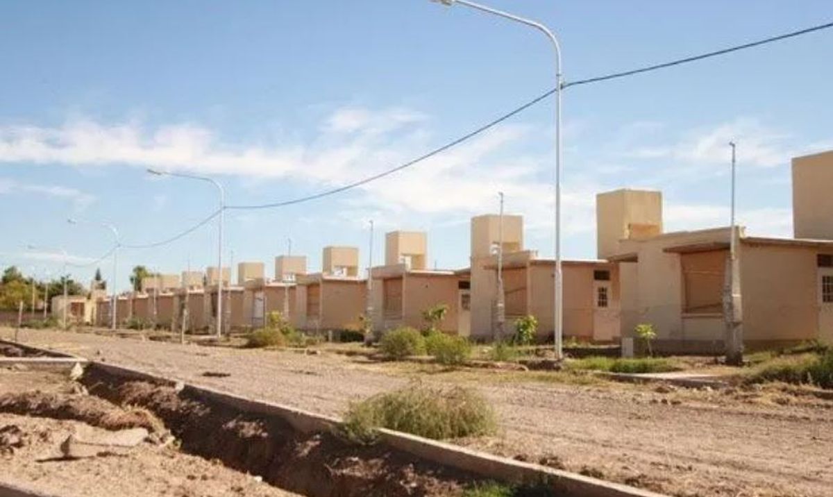 Para los próximos años, la provincia tiene el desafío de ayudar a más de 100 mil mendocinos a conseguir su hogar.&nbsp;