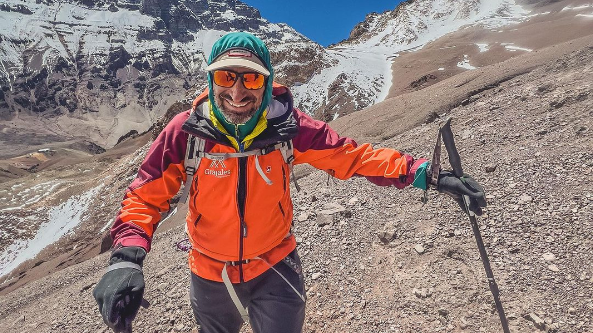 Escaló las 10 montañas más altas de América y fue el primer guía argentino en subir guiando las Seven Summits. Es Ulises Corvalán.