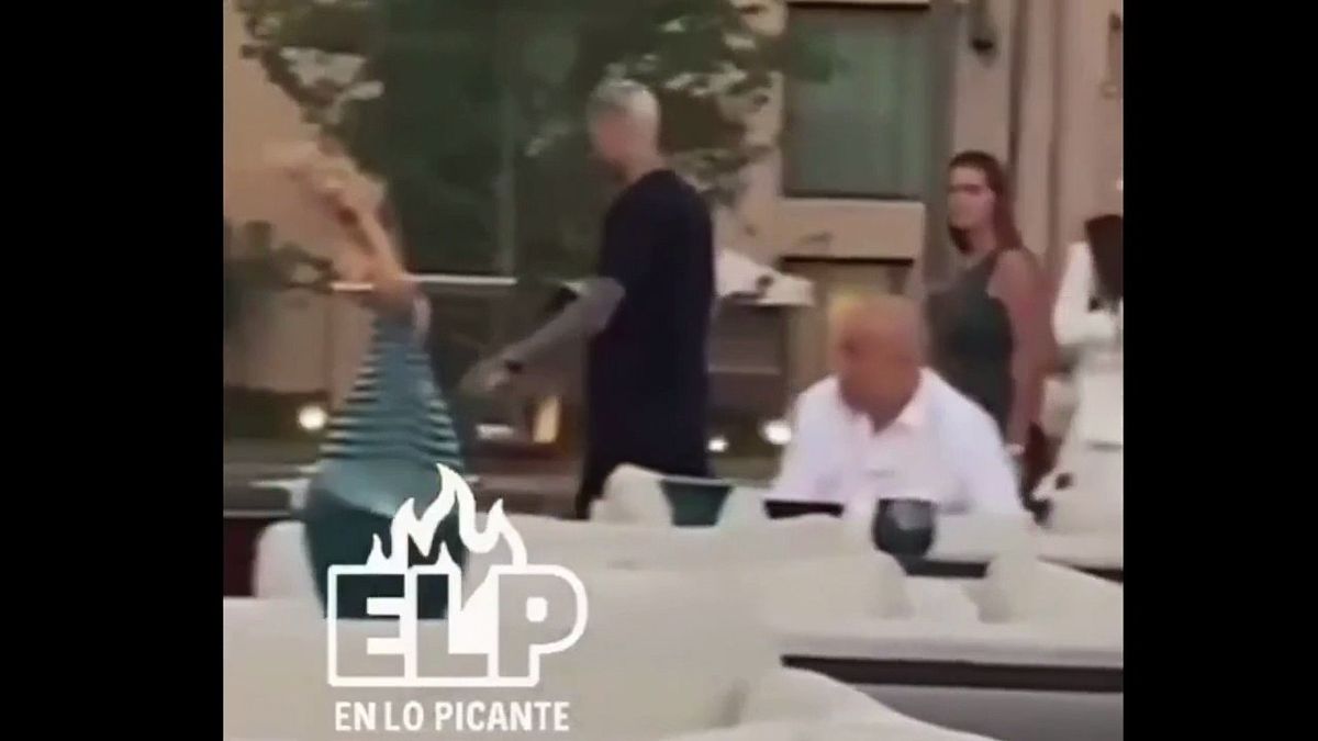 Impactante video de la China Suárez y Mauro Icardi a los gritos frente a Rufina Cabré. Impactante video de la China Suárez y Mauro Icardi a los gritos frente a Rufina Cabré.