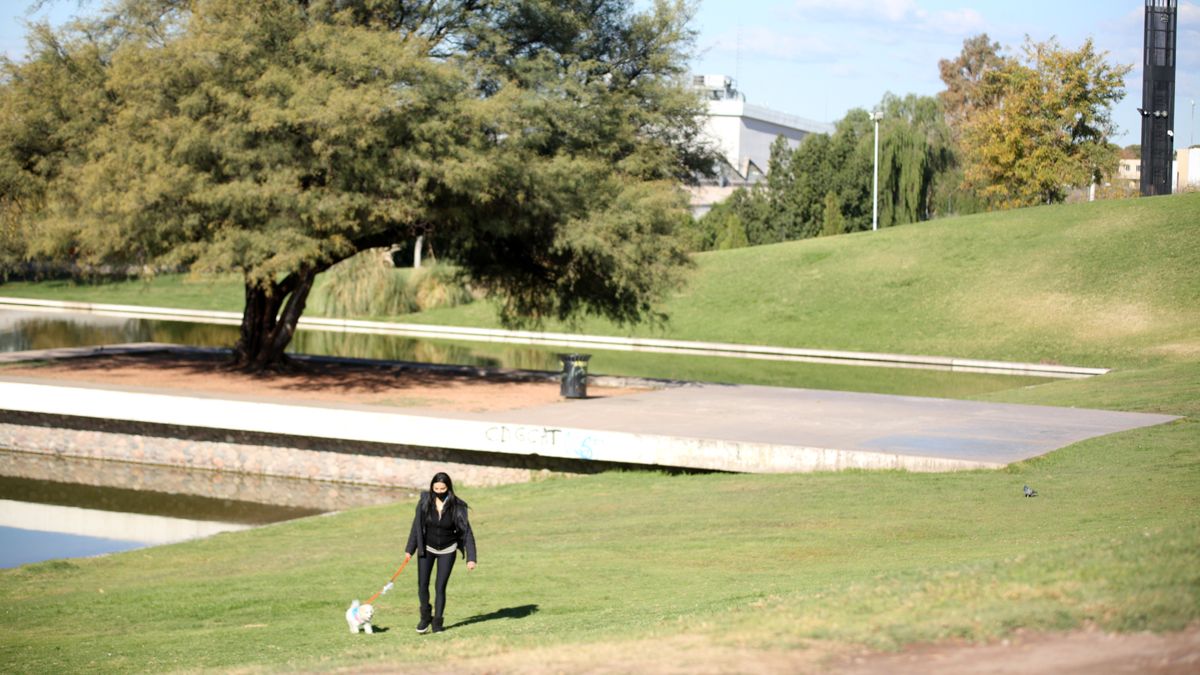 Pocas personas se vieron en el Parque Central.