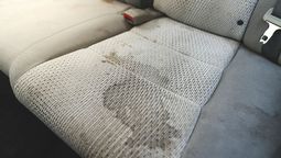 Hay algunos trucos muy efectivos para limpiar las manchas de los asientos del auto y que queden como nuevos.