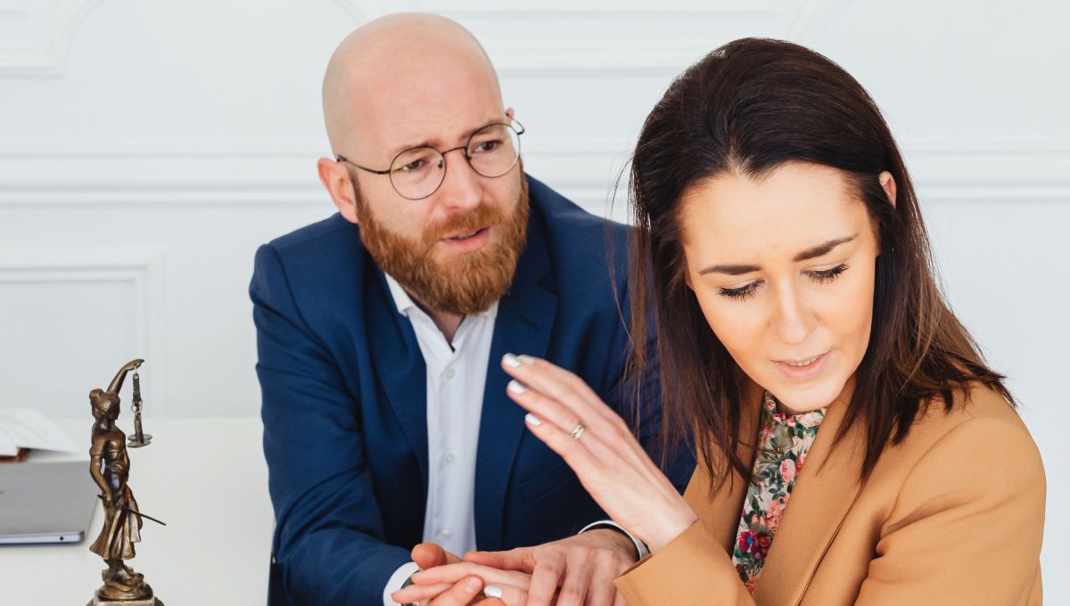 El cerebro interrumpe el contacto ocular para gestionar la información en tiempo real o por otros factores que desea evitar. El cerebro interrumpe el contacto ocular para gestionar la información en tiempo real o por otros factores que desea evitar.