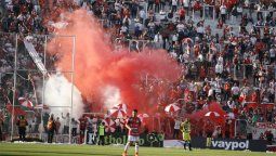 Un hincha muy especial en la tribuna de Huracán