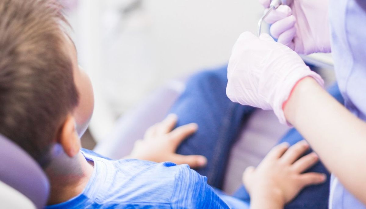 Imagen ilustrativa de un niño en el dentista. Freepik. Imagen ilustrativa de un niño en el dentista. Freepik.