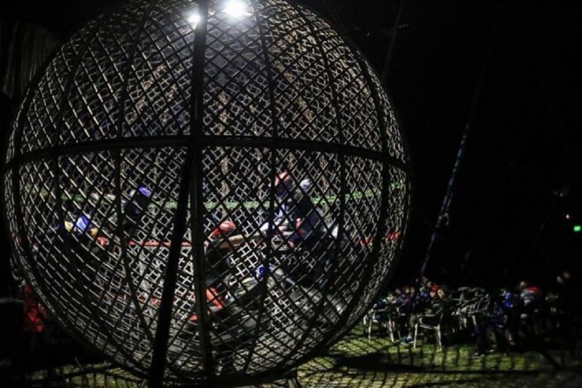 El globo de la muerte, es el broche de oro del espectáculo.