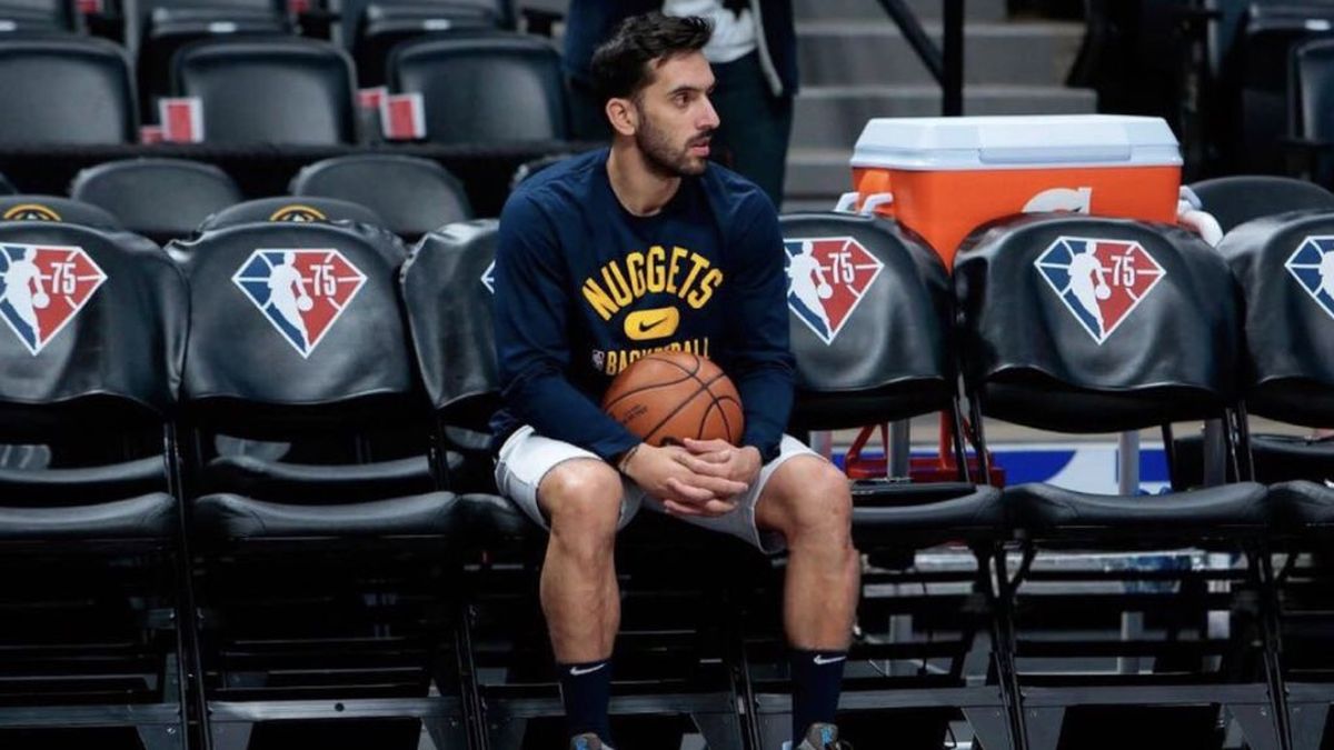 Facundo Campazzo en su mejor momento, espera su oportunidad en Denver.