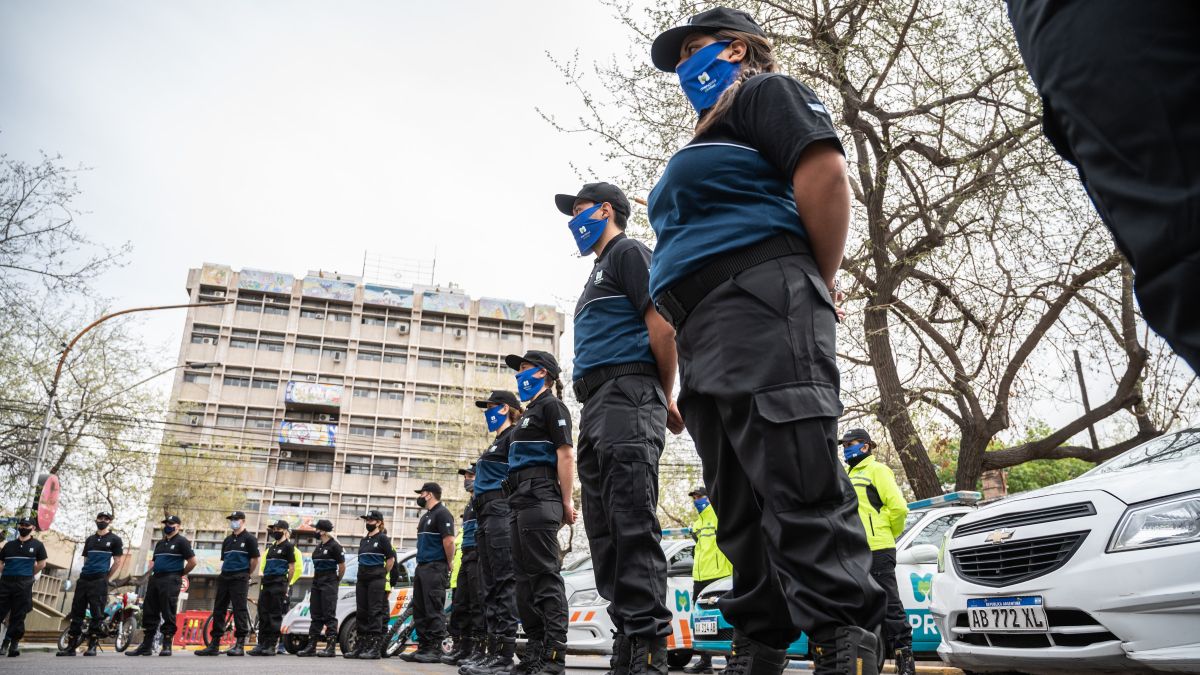 La Municipalidad de la Ciudad de Mendoza sumó este miércoles a 20 nuevos preventores, que superaron un exigente curso de capacitación, en el que se inscribieron 1.800 aspirantes.