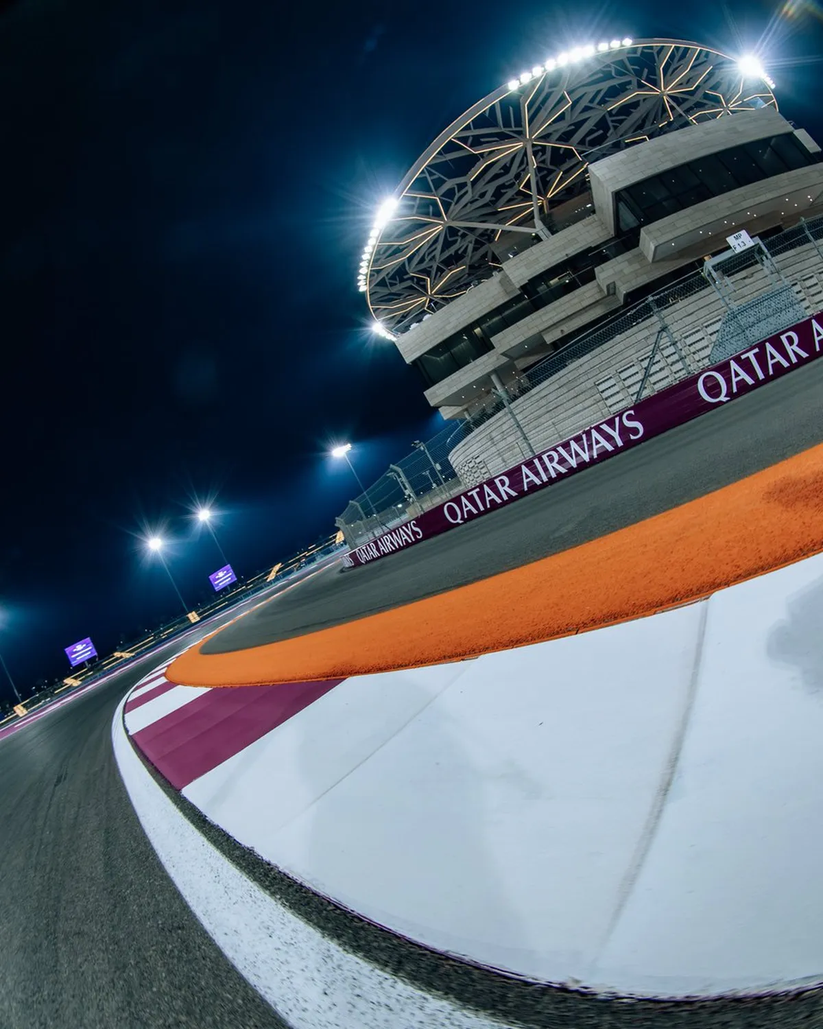 Parte del circuito del Gran Premio de Qatar antes de iniciar las pr&aacute;cticas libres.