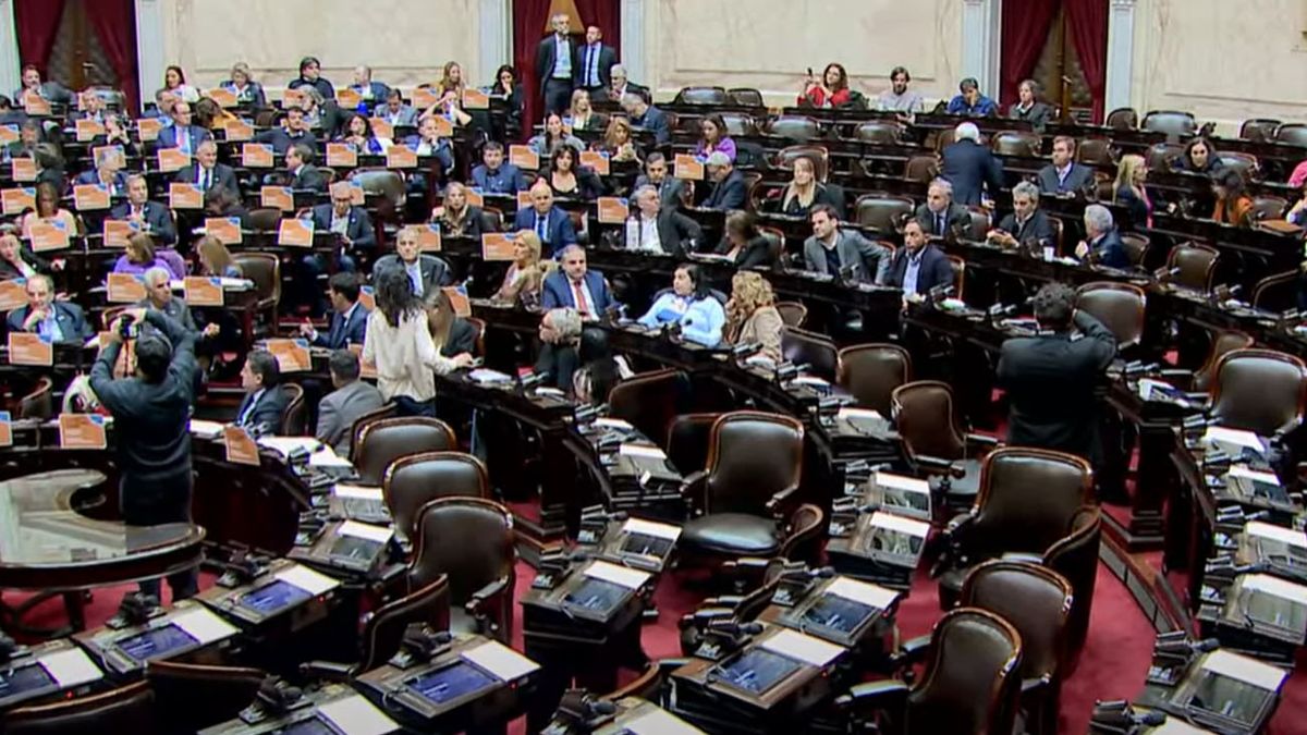 Faltaron cuatro diputados para dar quórum y tratar el aumento para jubilados.